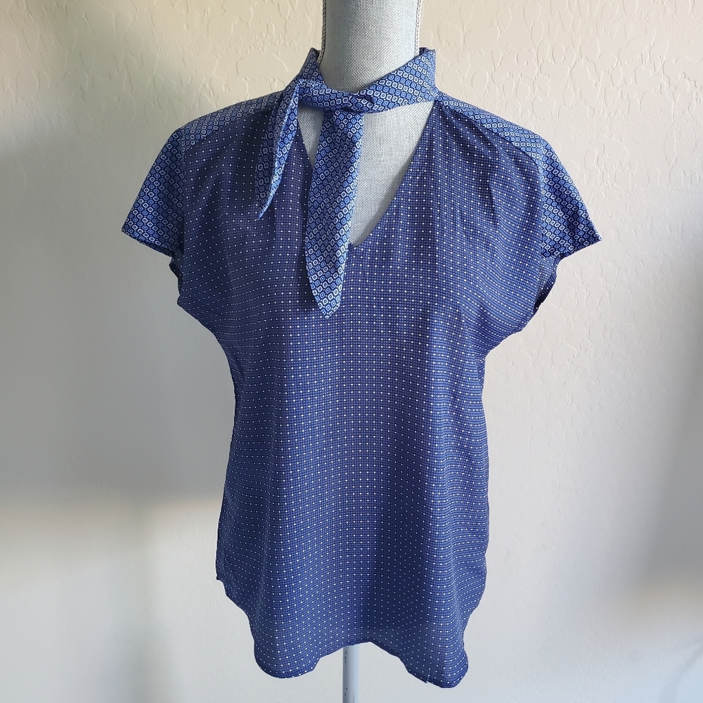 ⭐4/$20 Banana Republic Tie Neck‎ Blouse Small